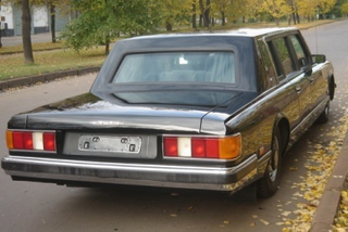 Illustration for article titled For $990,000, This 1989 Zil 41052 Is Your Comrade In Armor